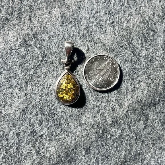 Green Amber pendant - Picture 2 of 3